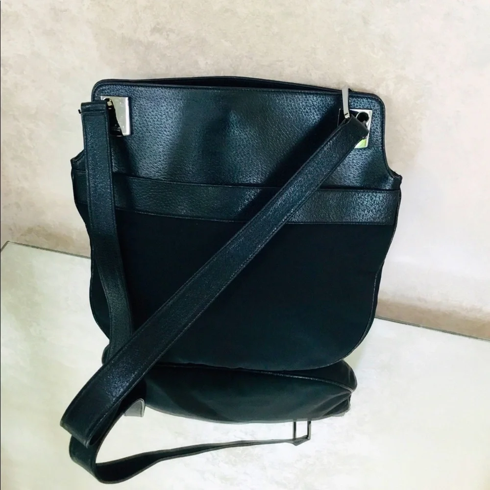 GUCCI shoulder bag/ crossbody 🖤🤍🖤 - Picture 2 of 15